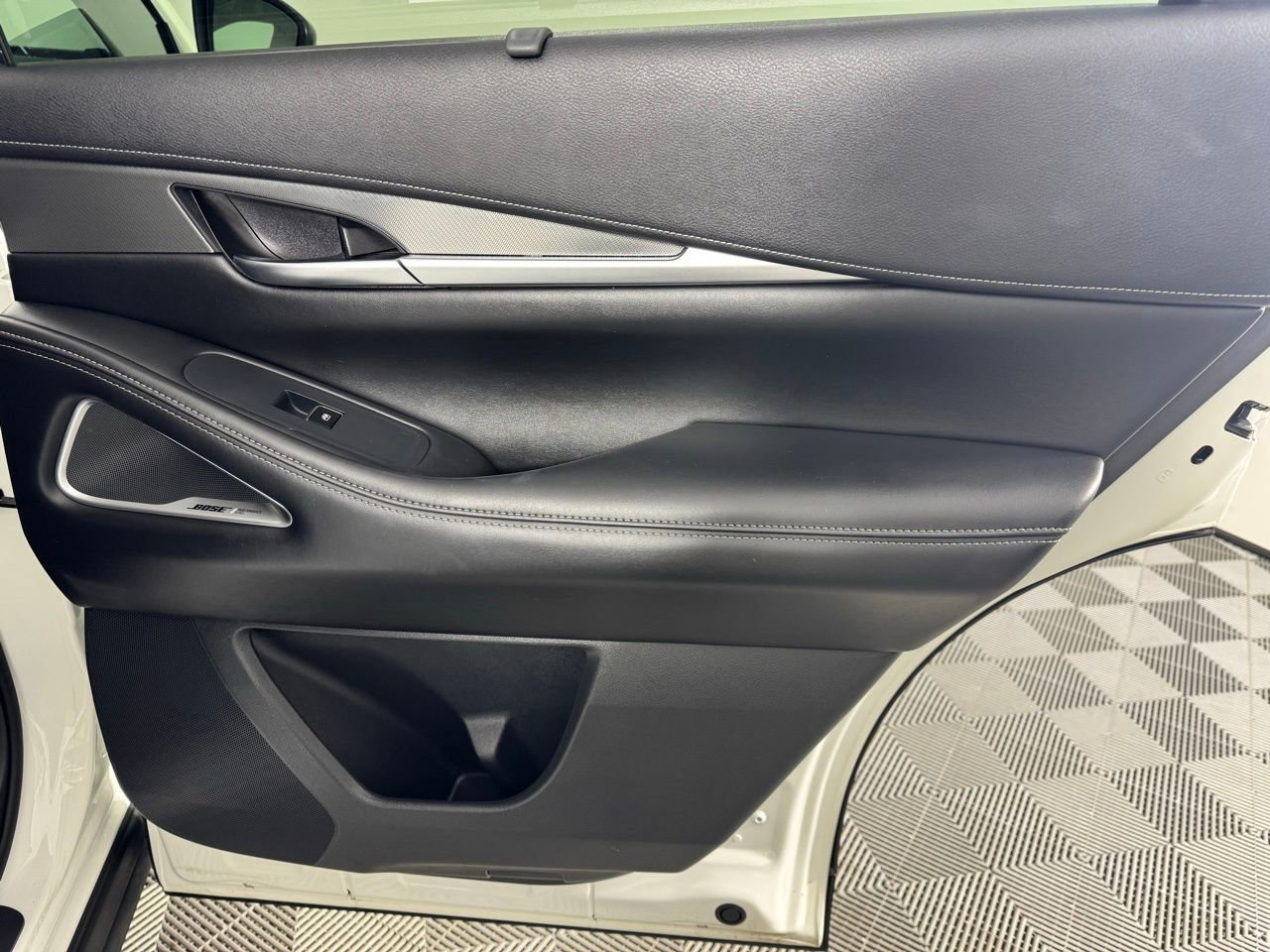 Used 2023 INFINITI QX60 Luxe w/ Performance Audio Package image 30