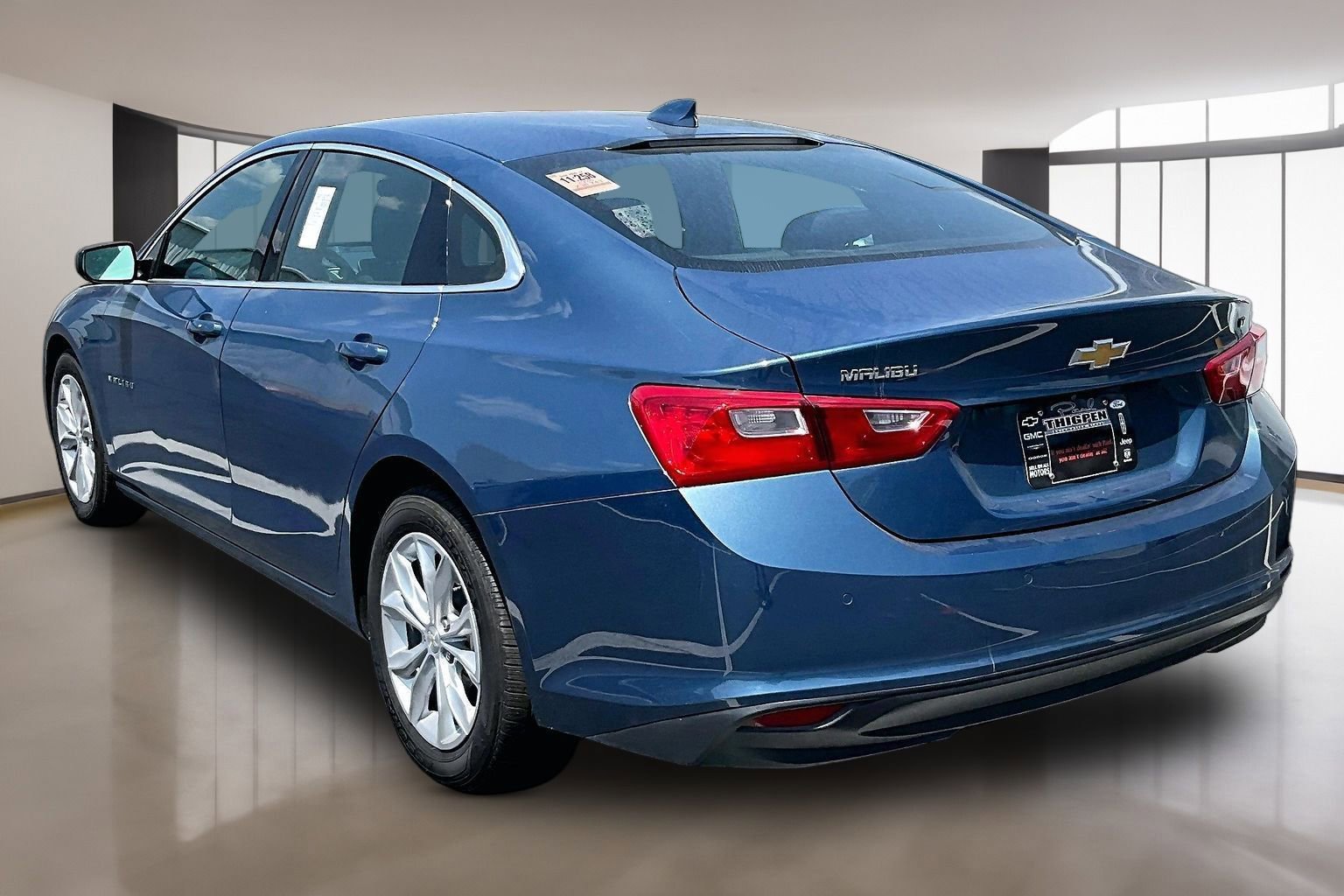 Used 2025 Chevrolet Malibu LT FWD image 4