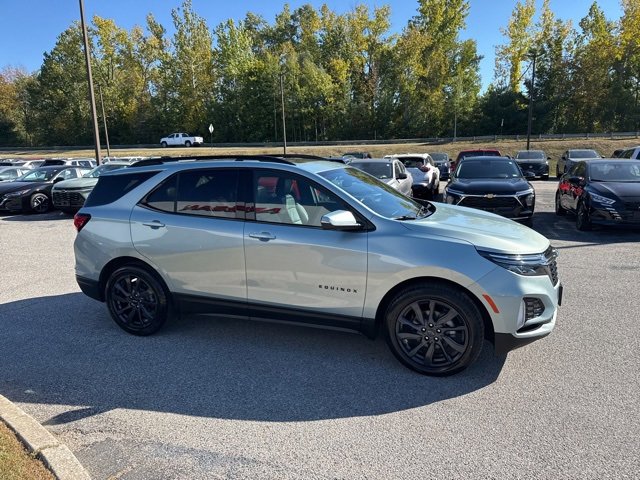 Used 2022 Chevrolet Equinox RS w/ RS Leather Package image 17