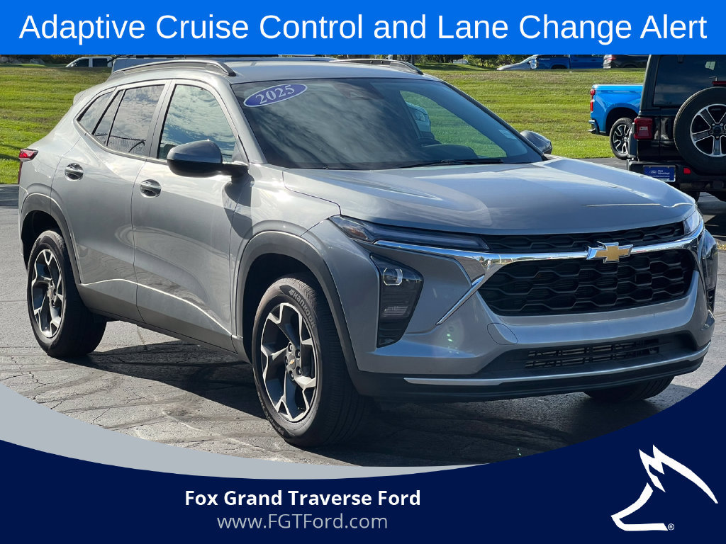 Used 2025 Chevrolet Trax LT w/ Driver Confidence Package FWD image 38