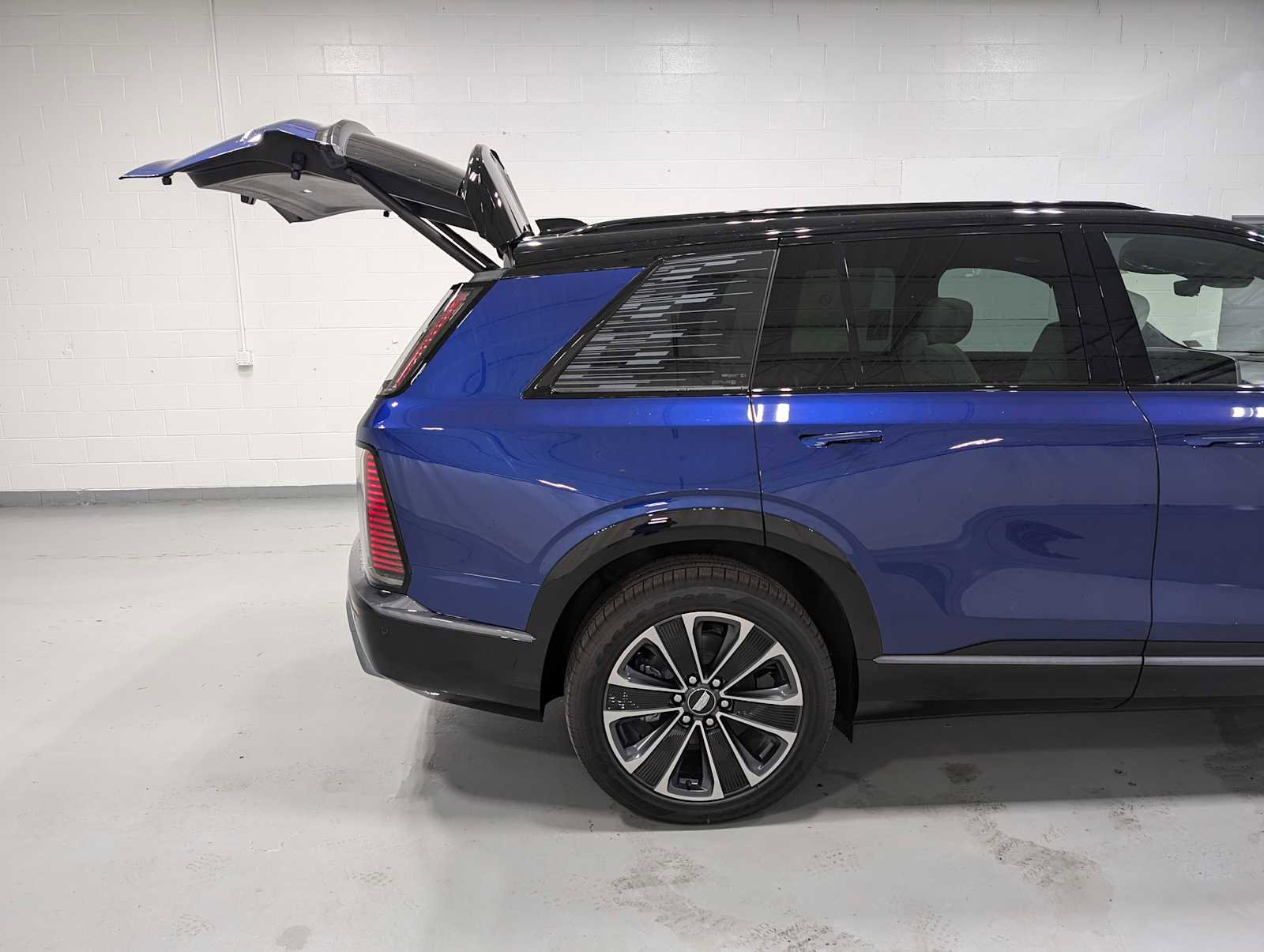 New 2026 Cadillac Vistiq Sport w/ LPO, Floor Liner Package image 7