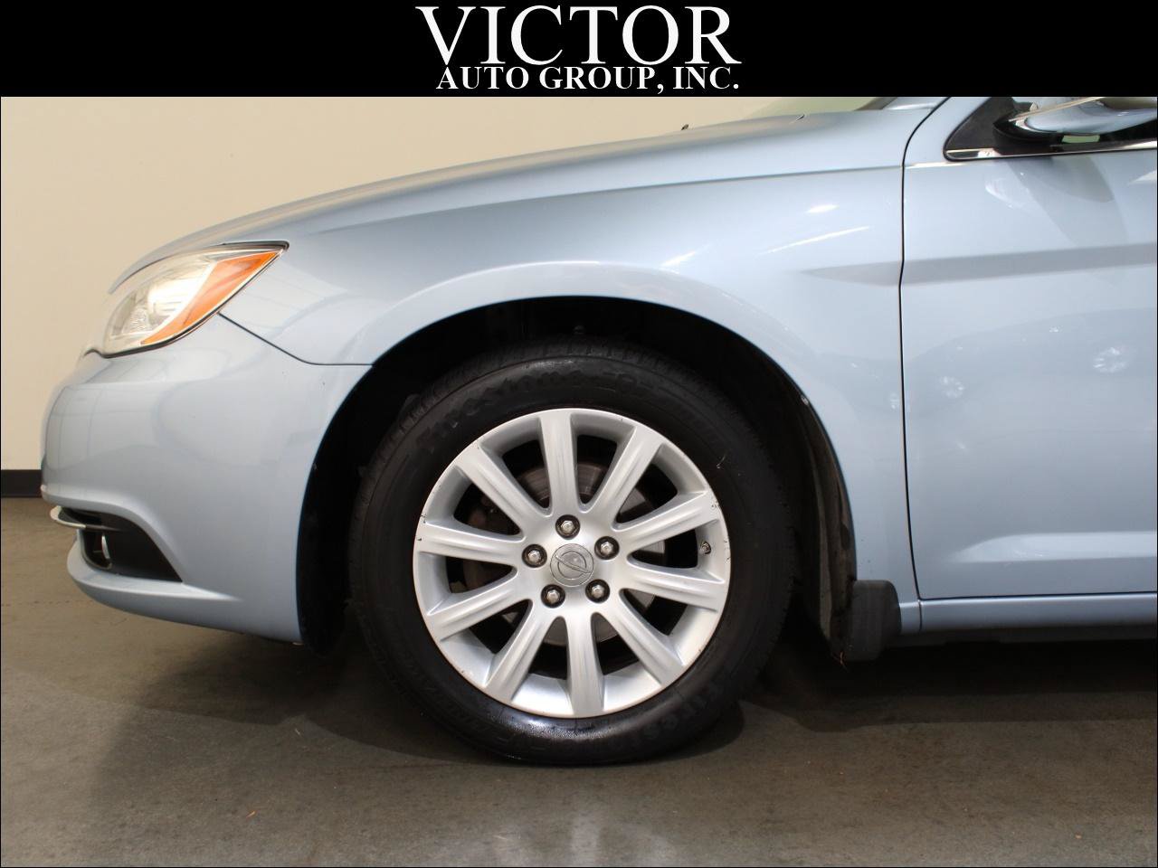Used 2013 Chrysler 200 Limited FWD image 5