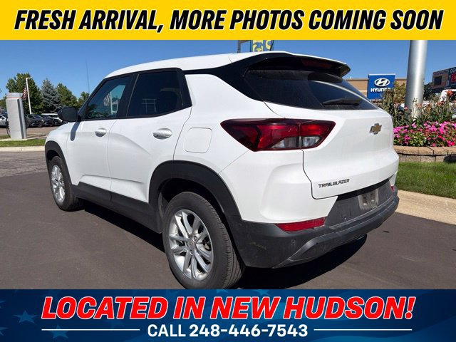 Used 2025 Chevrolet TrailBlazer LS w/ LS Convenience Package FWD image 2