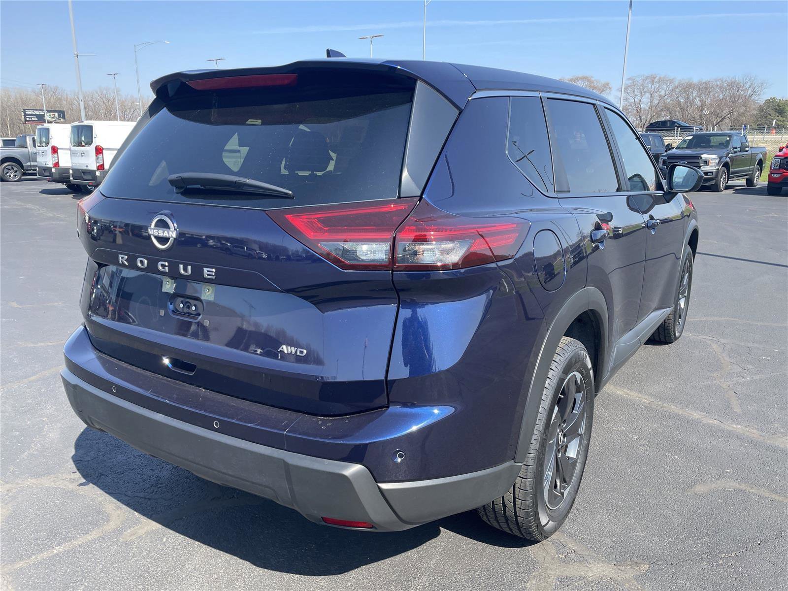 Used 2025 Nissan Rogue SV image 6