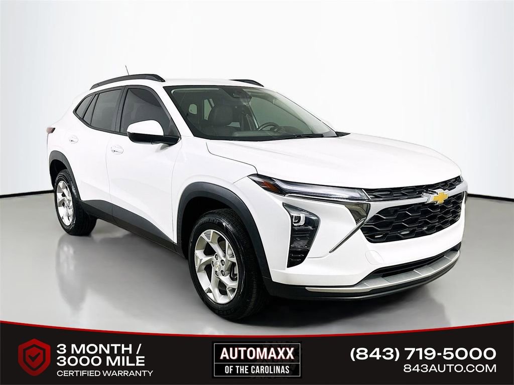 Used 2024 Chevrolet Trax LT w/ Driver Confidence Package FWD image 1