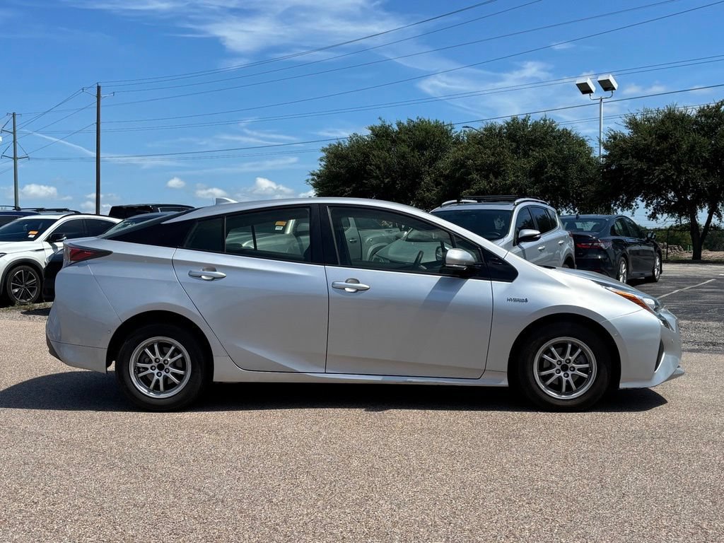 Used 2017 Toyota Prius Two w/ Prius Two Safety Plus Package FWD image 4