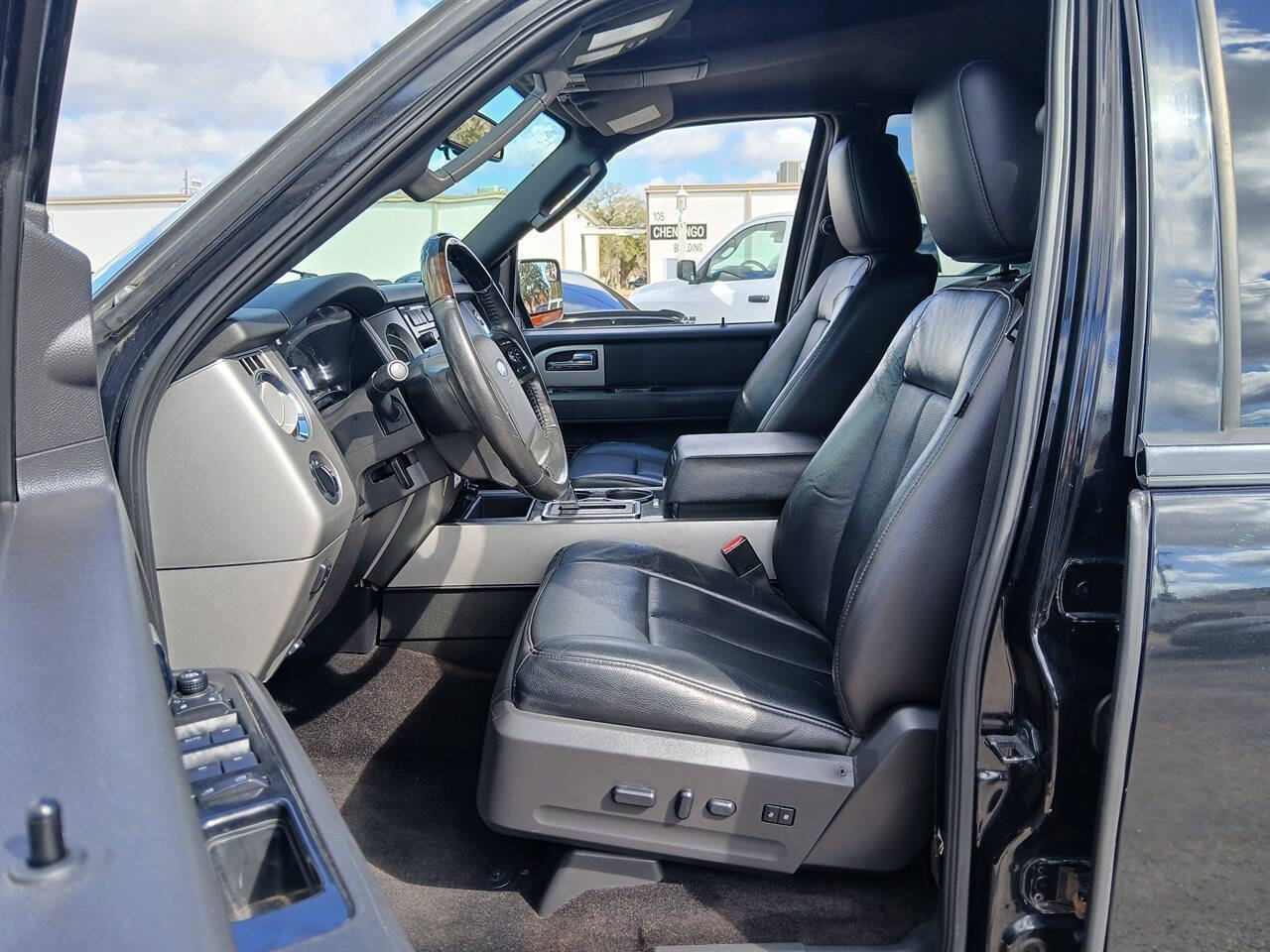 Used 2014 Ford Expedition Limited RWD image 5