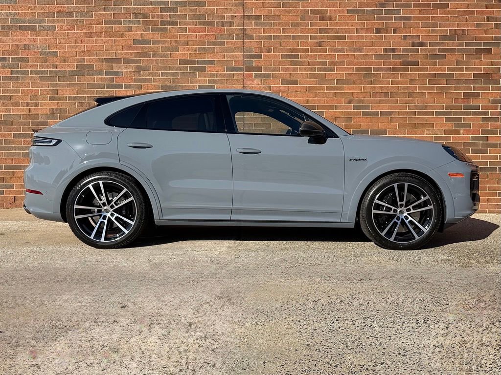 New 2026 Porsche Cayenne Turbo image 8