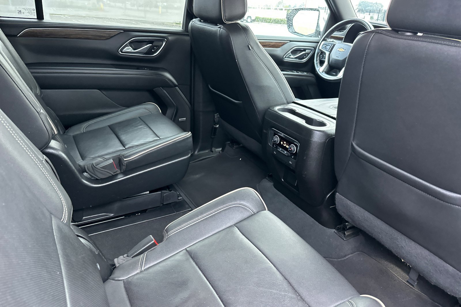 Used 2022 Chevrolet Suburban Premier image 19