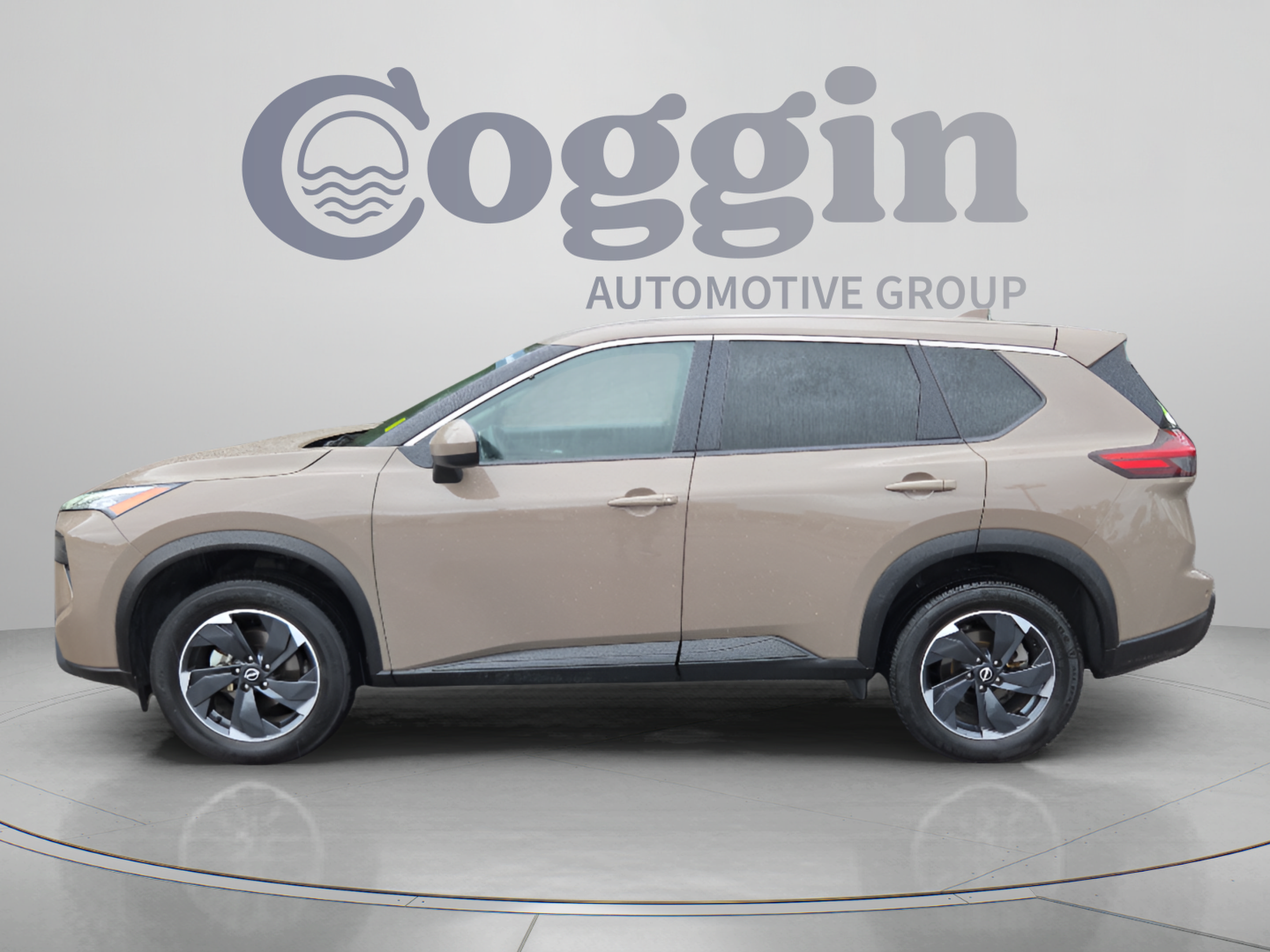Used 2025 Nissan Rogue SV FWD image 2