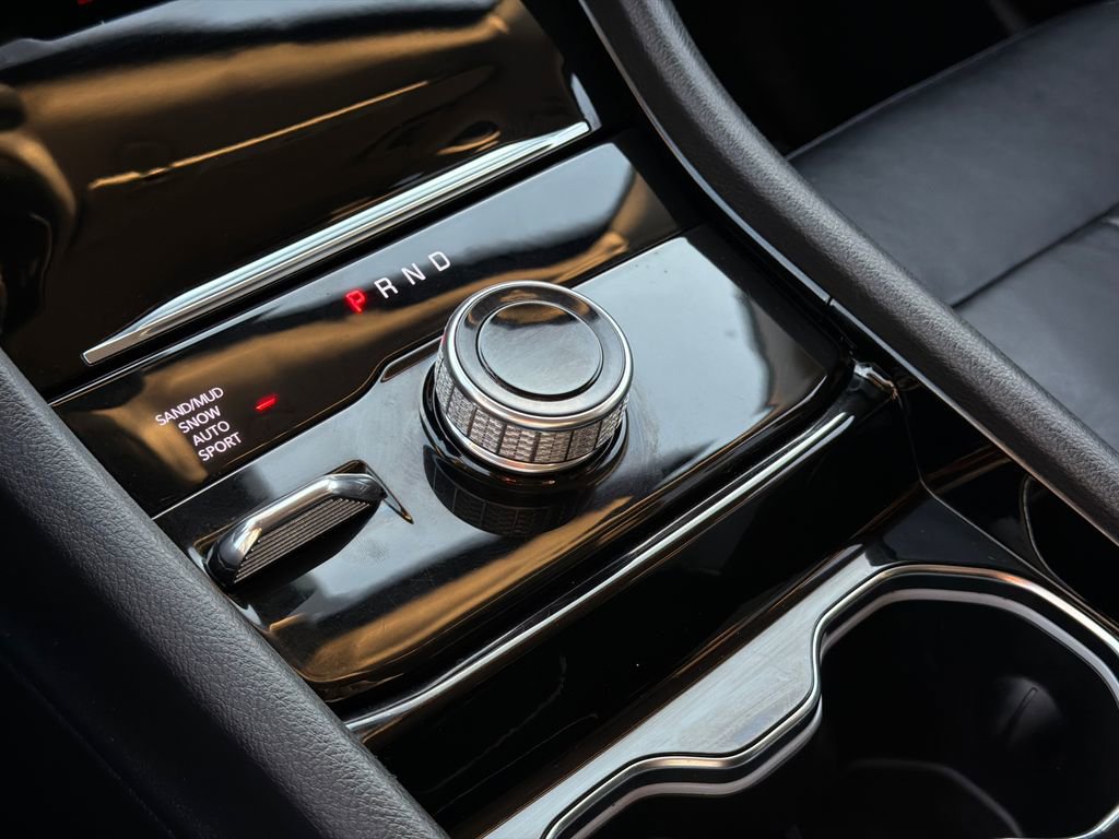 Used 2022 Jeep Grand Cherokee L Limited w/ Black Appearance Package image 31