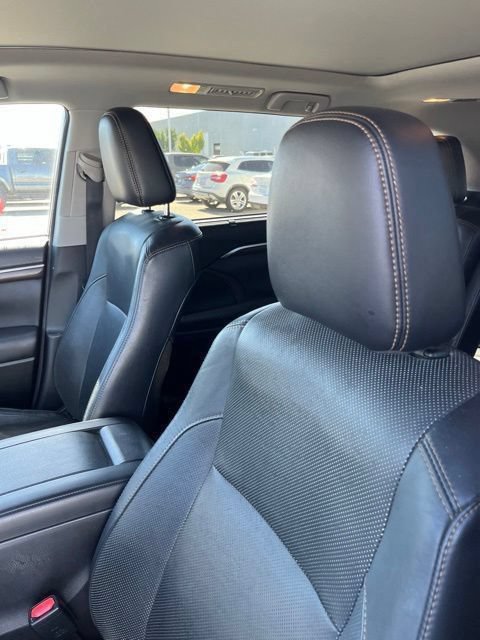 Used 2016 Toyota Highlander Limited Platinum AWD/4WD image 12