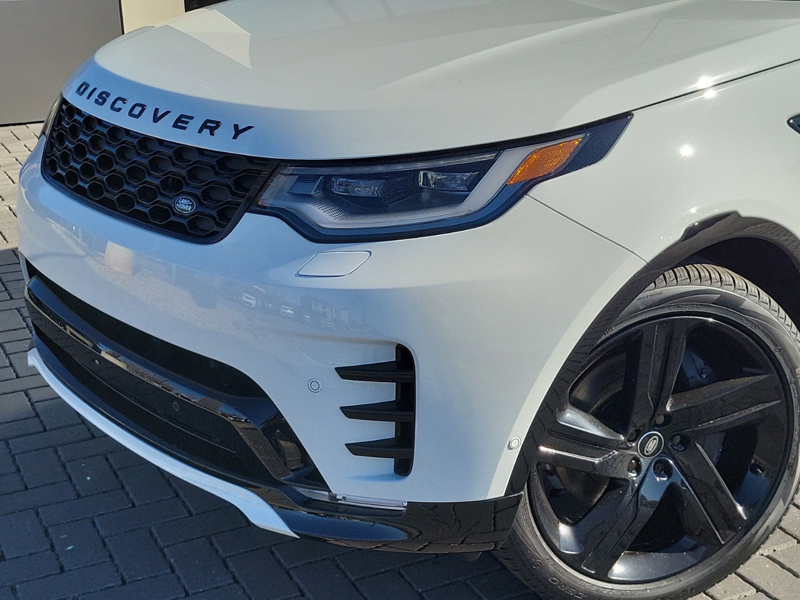 Certified 2025 Land Rover Discovery Dynamic SE AWD/4WD image 11