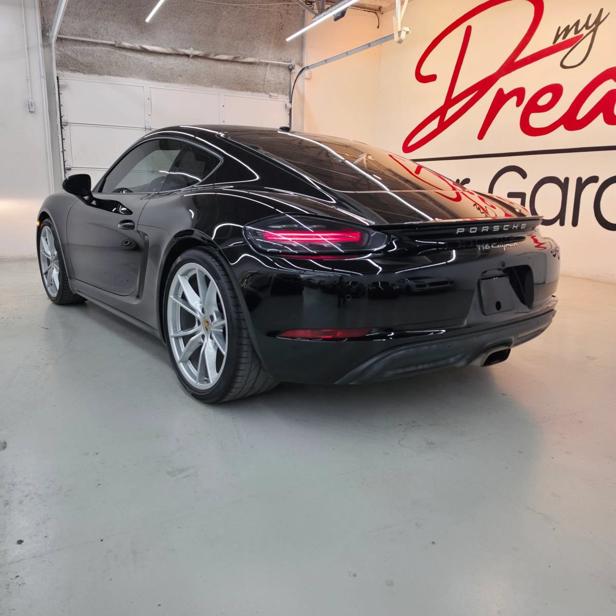 Used 2017 Porsche 718 Cayman RWD image 4