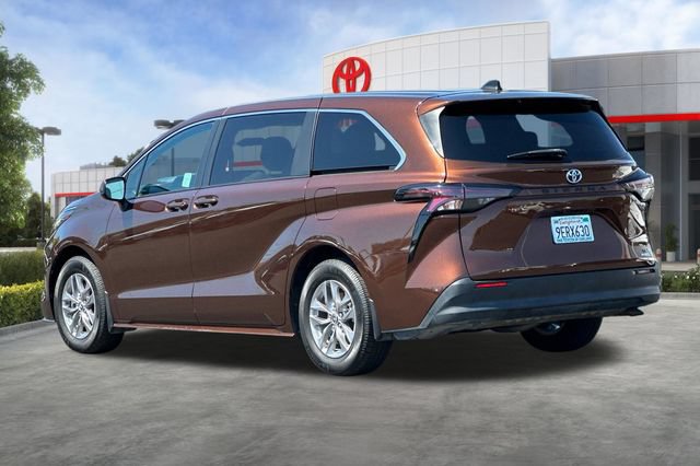Used 2023 Toyota Sienna LE FWD image 7