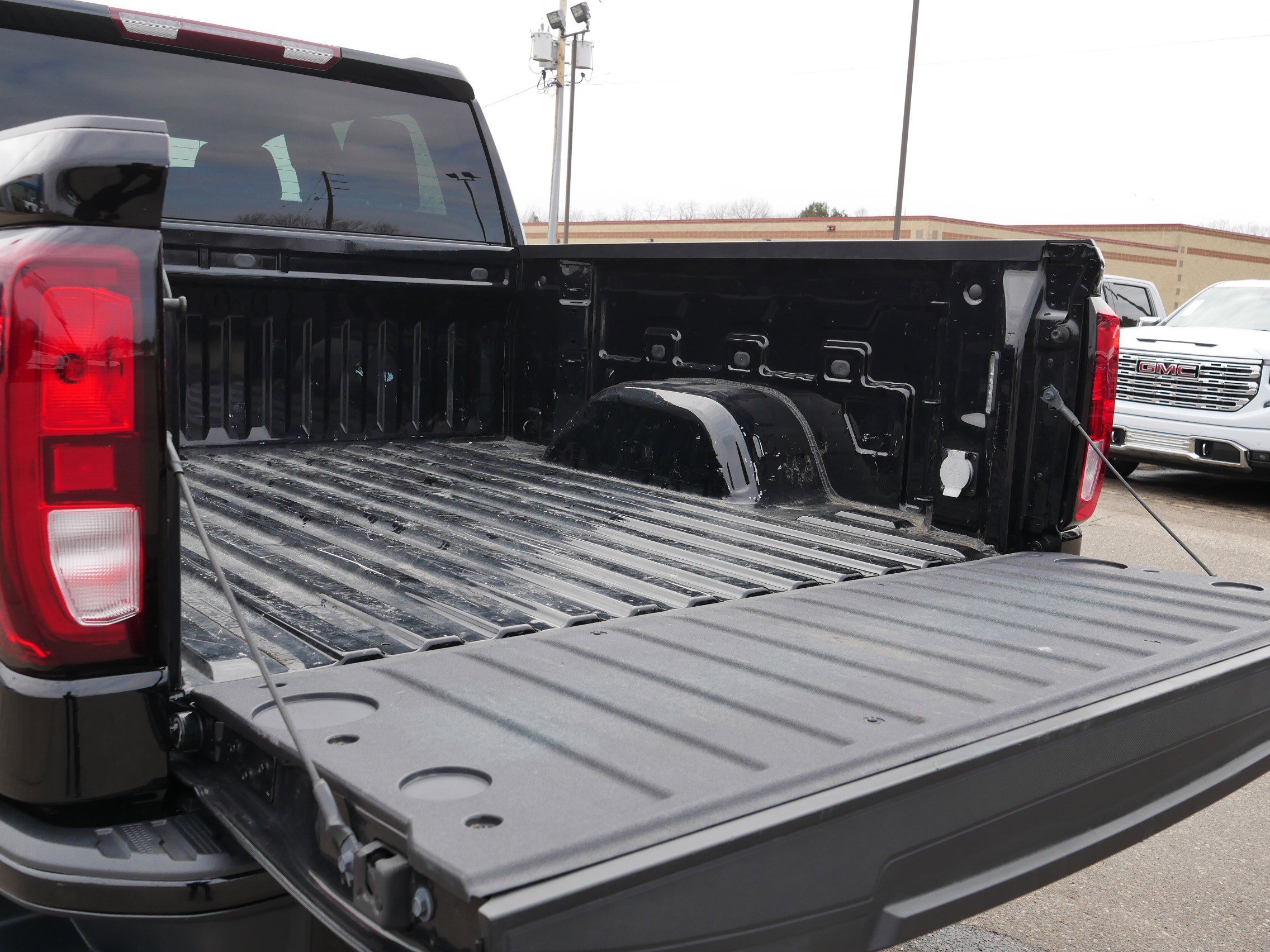 Used 2024 GMC Sierra 1500 Elevation image 18