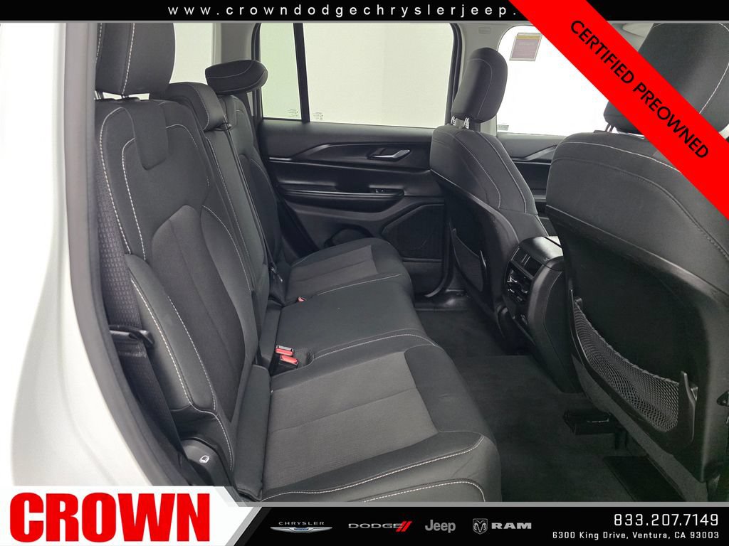 Used 2024 Jeep Grand Cherokee Laredo AWD/4WD image 14