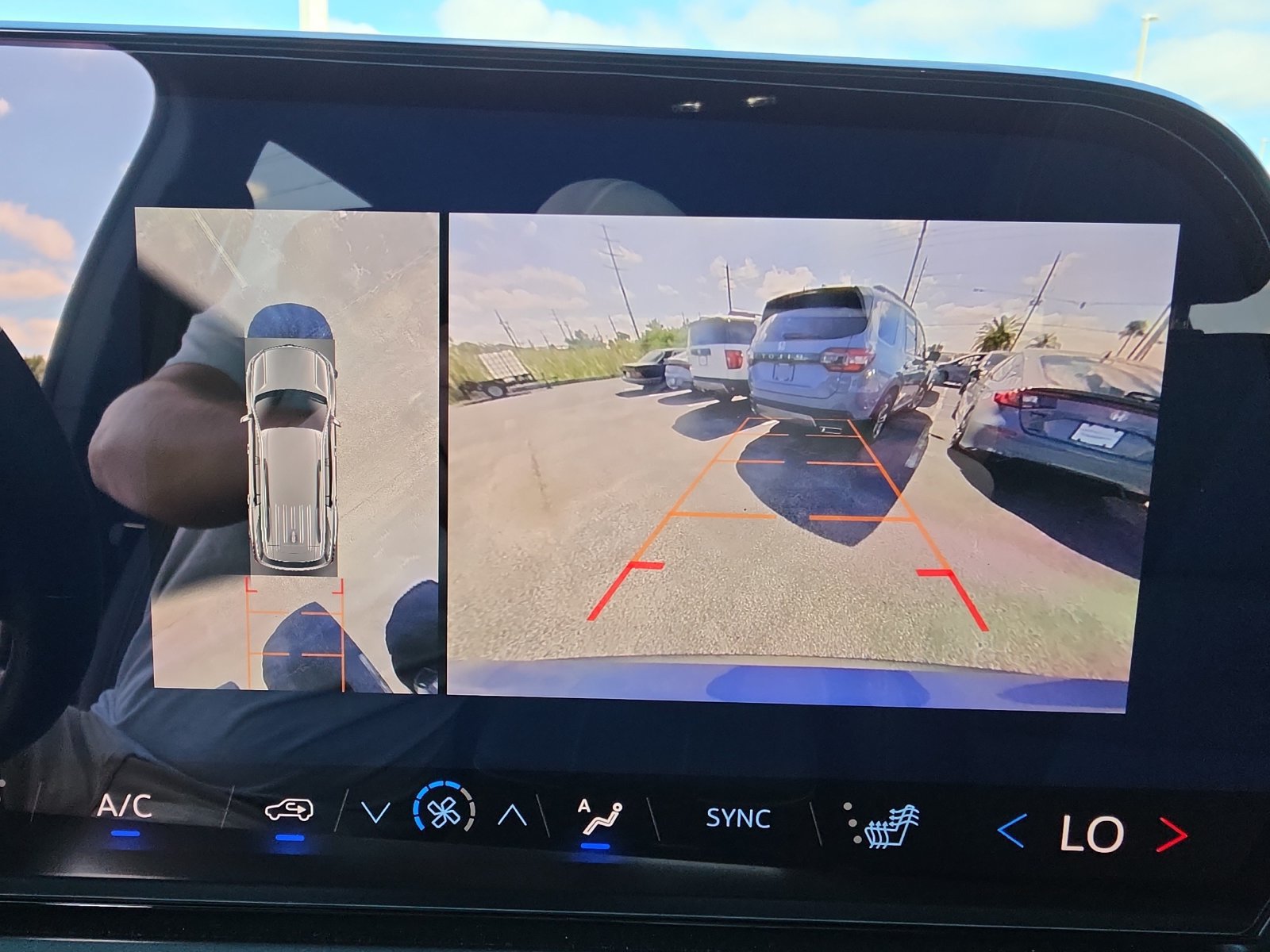 Used 2026 Chevrolet Traverse LT w/ Driver Confidence Package FWD image 19