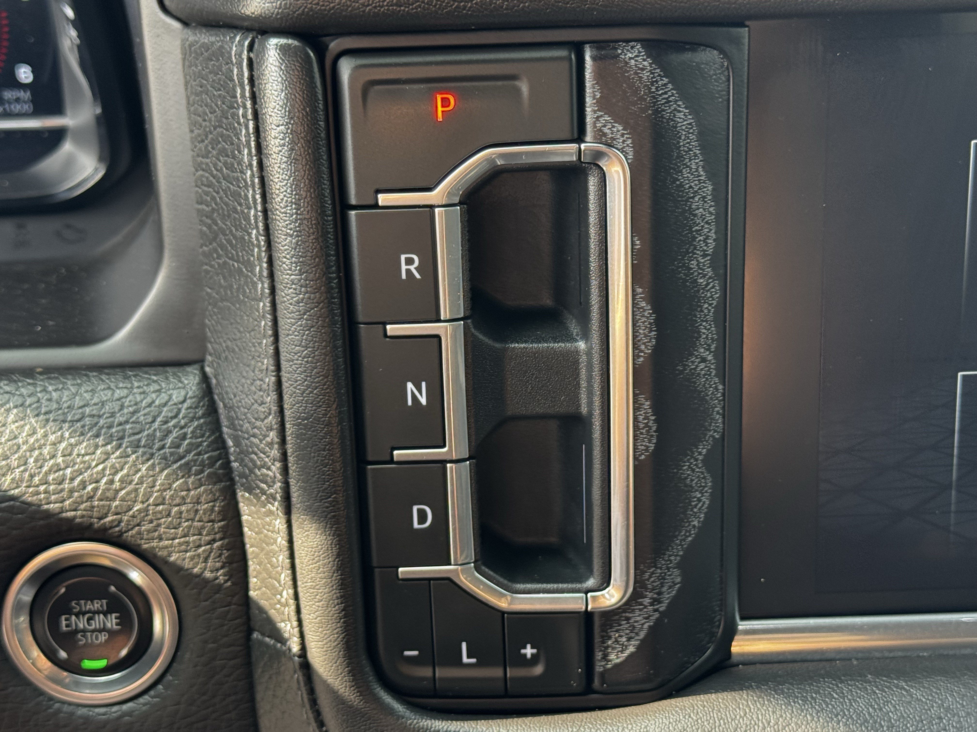 Used 2024 GMC Yukon XL Denali AWD/4WD image 21