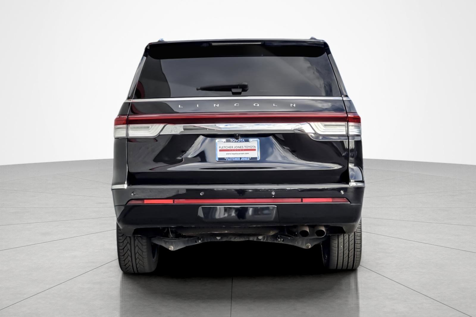 Used 2024 Lincoln Navigator Premiere image 4