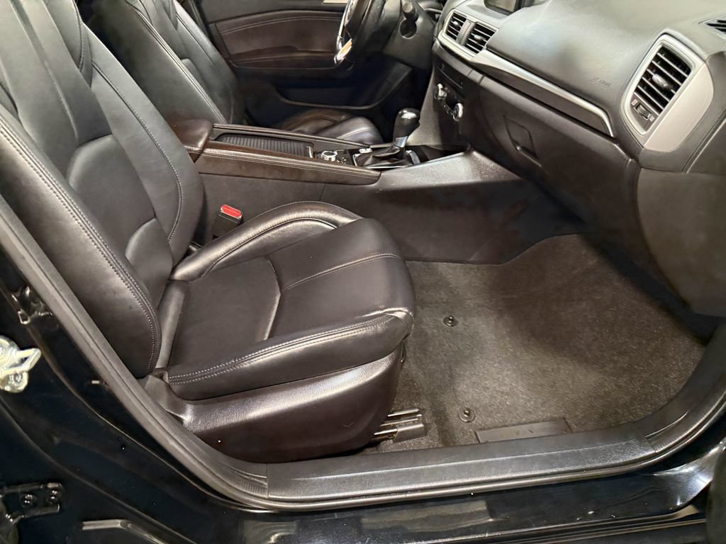 Used 2018 MAZDA MAZDA3 Touring FWD image 60