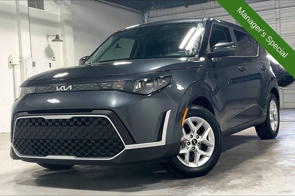 Used 2025 Kia Soul LX w/ LX Technology Package FWD image 14