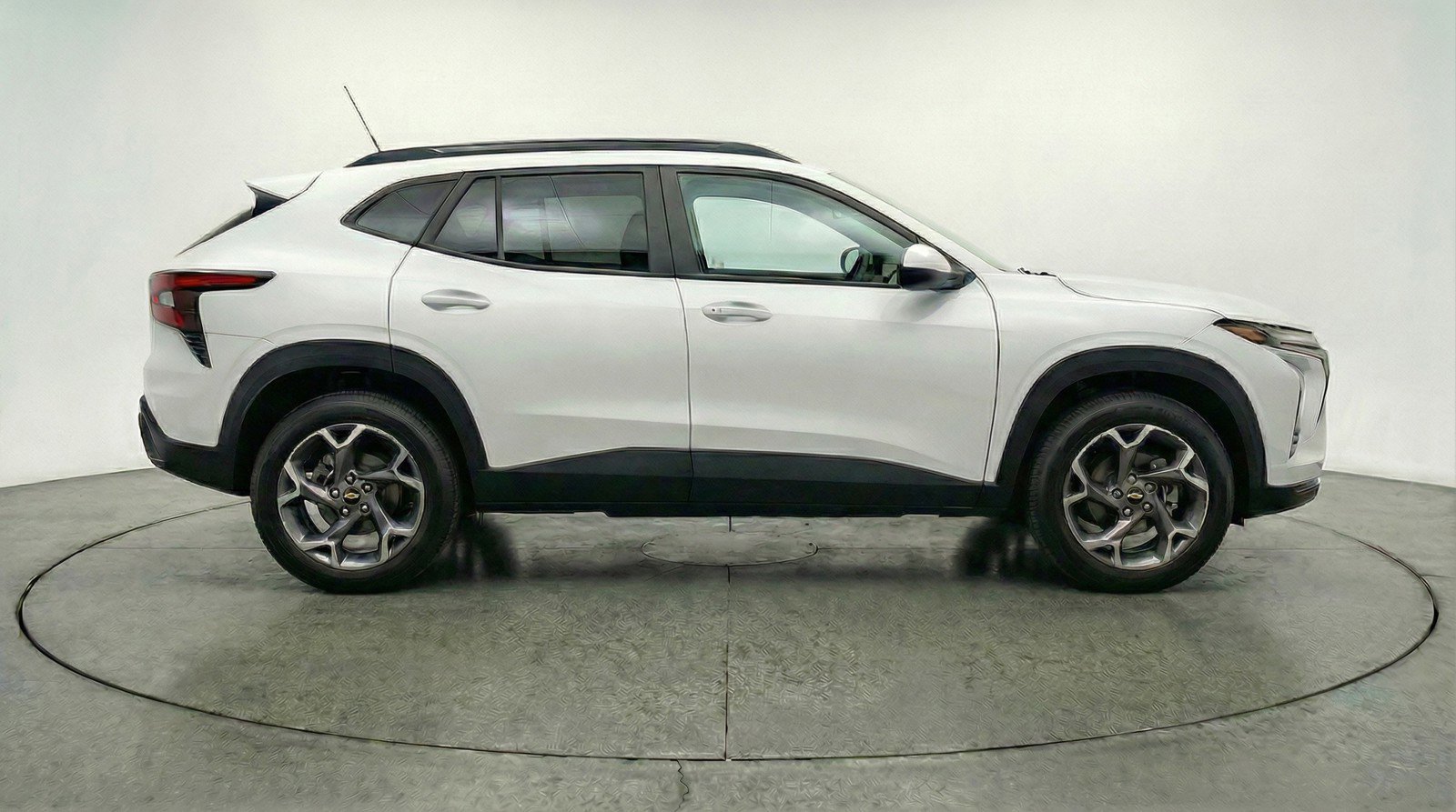 Used 2025 Chevrolet Trax LT image 11
