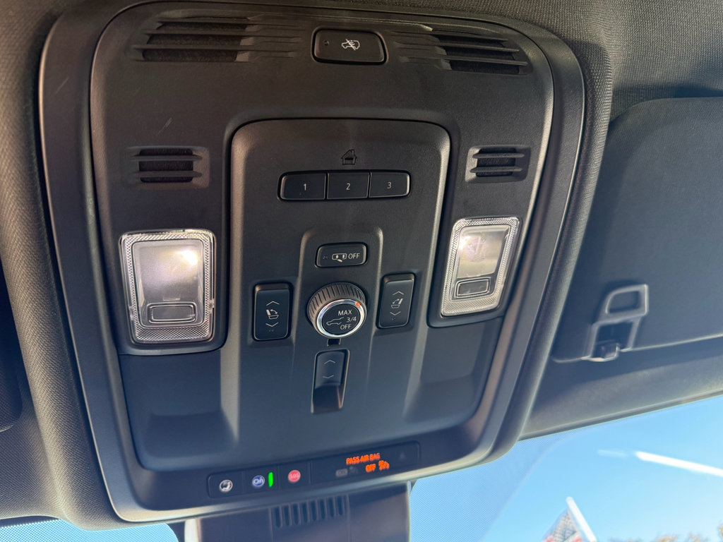 Used 2023 GMC Yukon Denali w/ Advanced Technology Package AWD/4WD image 11