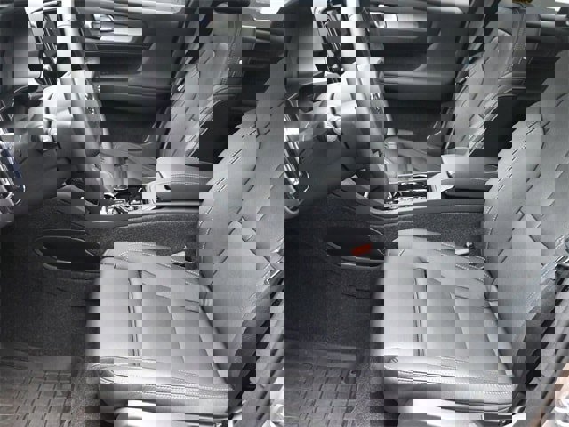 Certified 2024 Volvo XC40 B5 Plus w/ Protection Package Premier image 18