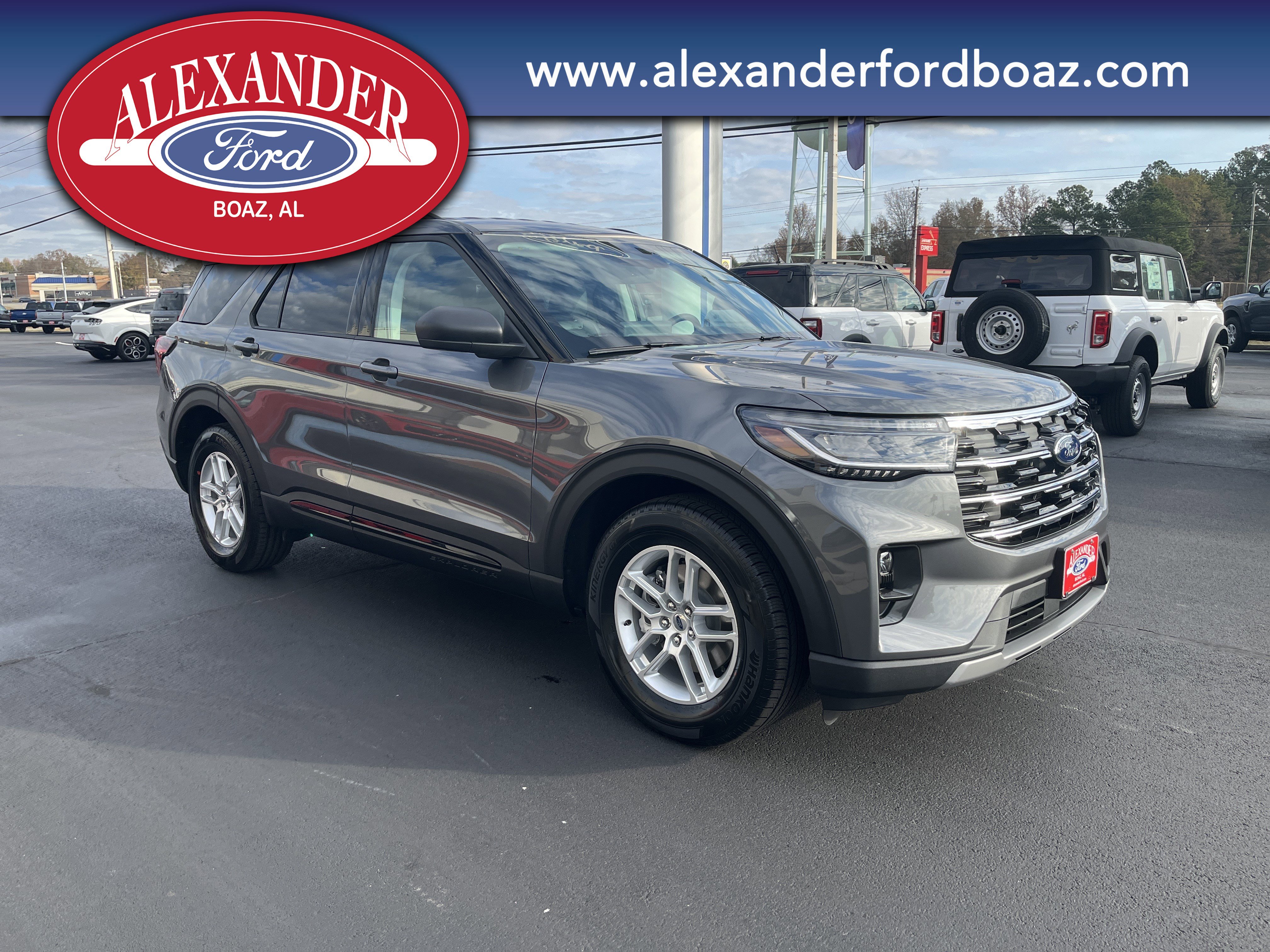 New 2026 Ford Explorer Active w/ Active Comfort Package image 3