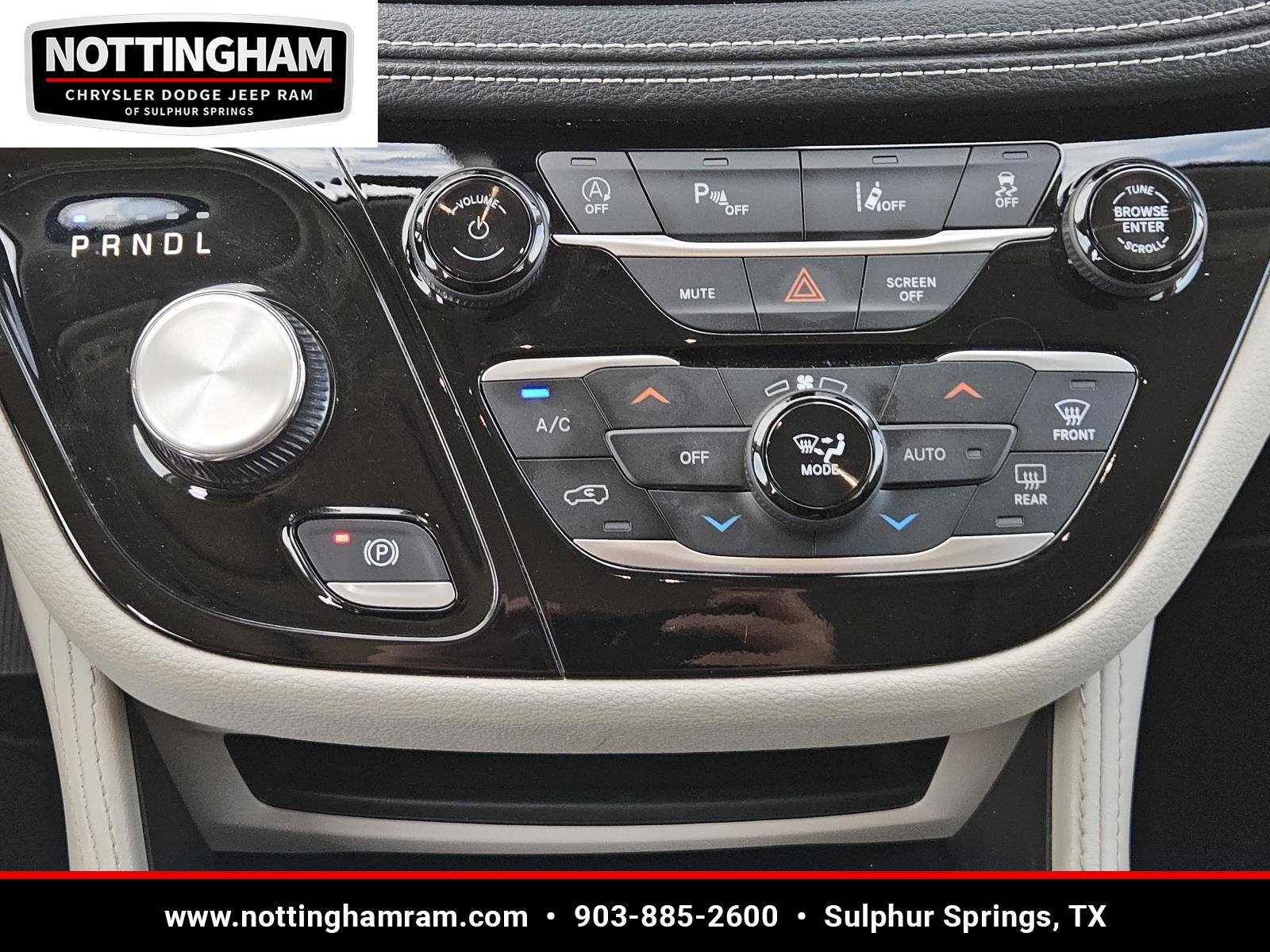 Used 2023 Chrysler Pacifica Limited image 14