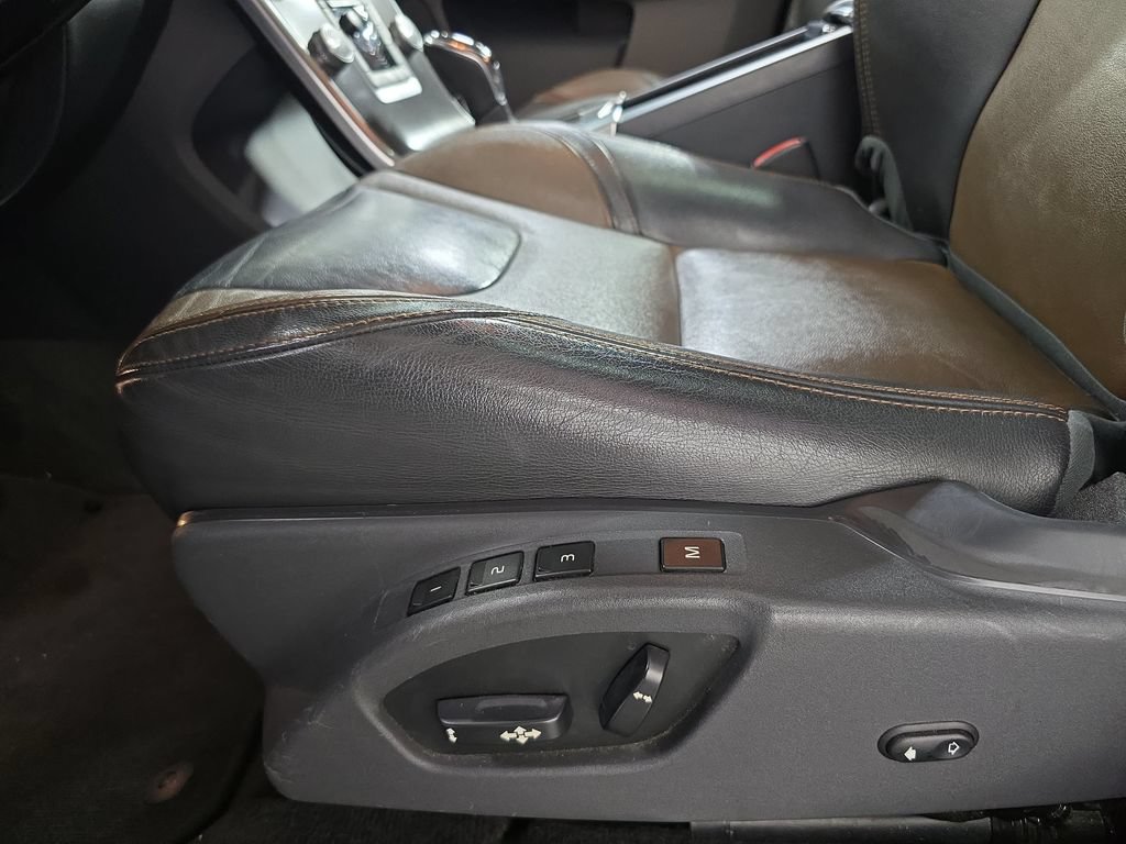 Used 2016 Volvo XC60 T5 Premier w/ Proximity Package FWD image 23