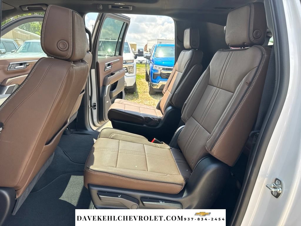 Used 2025 Chevrolet Suburban High Country w/ Sun And Tow Package AWD/4WD image 35