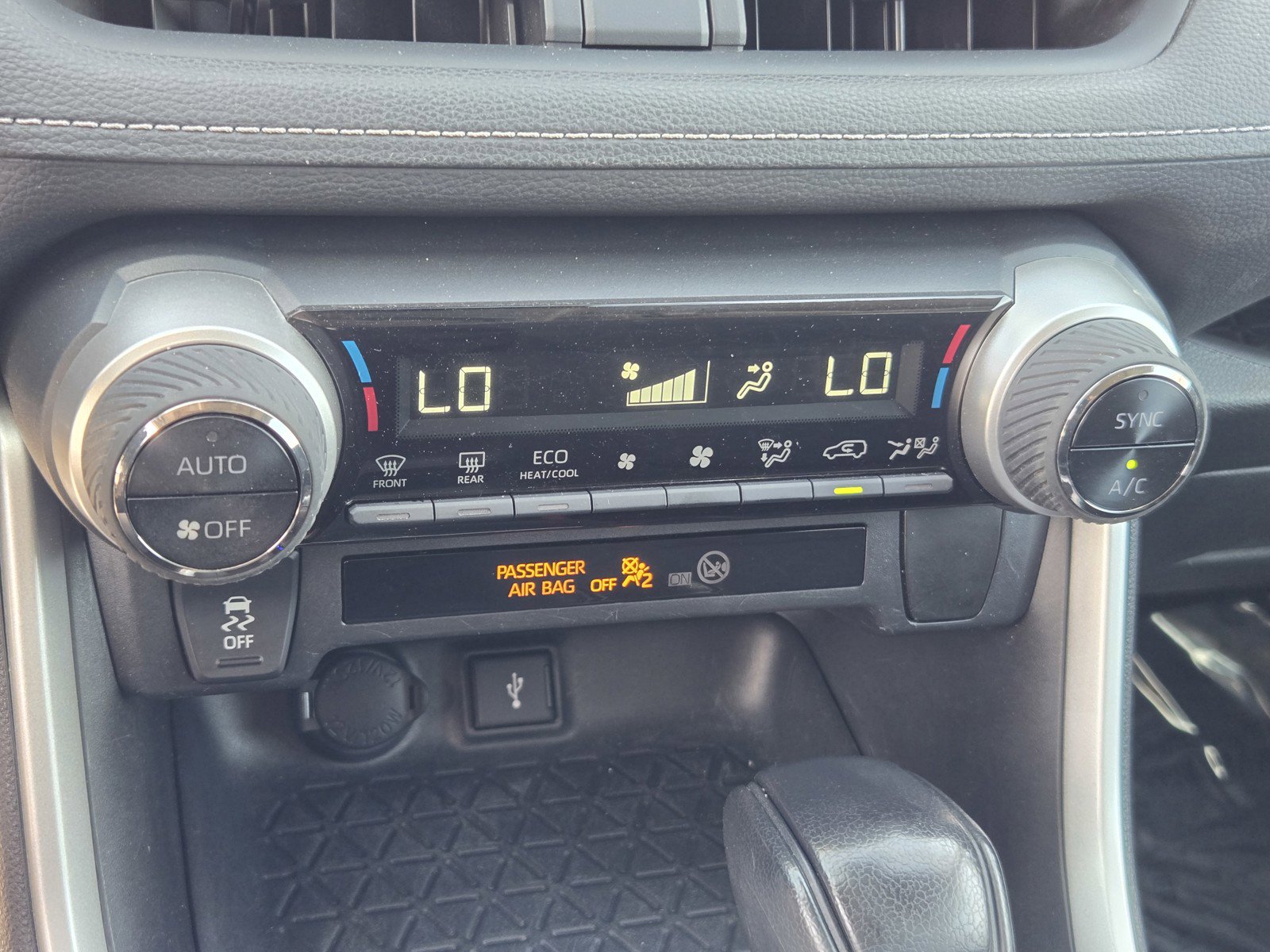 Used 2020 Toyota RAV4 XLE w/ Convenience Package image 20