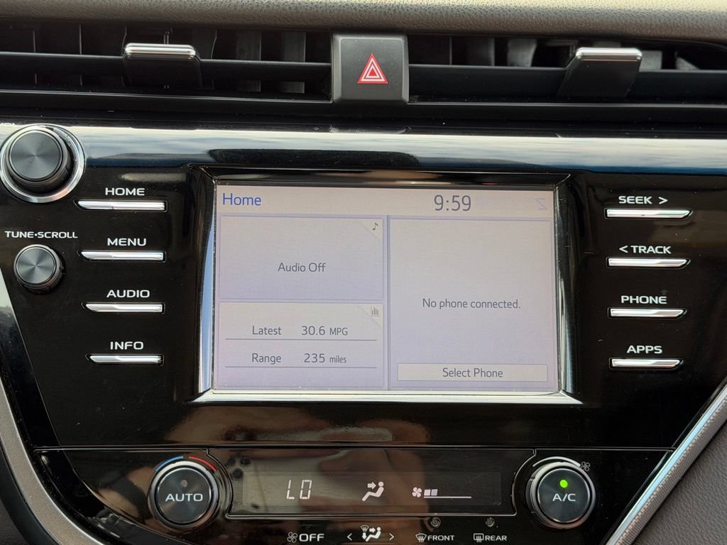 Used 2018 Toyota Camry SE w/ Moonroof Package FWD image 13