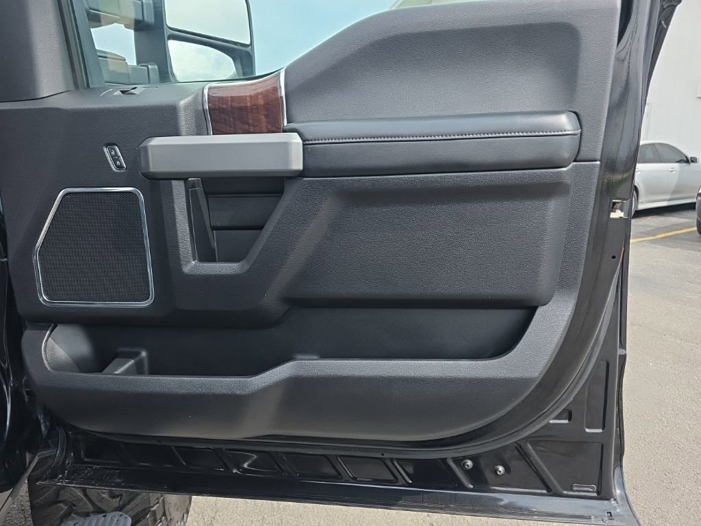 Used 2017 Ford F250 Platinum w/ Platinum Ultimate Package image 41