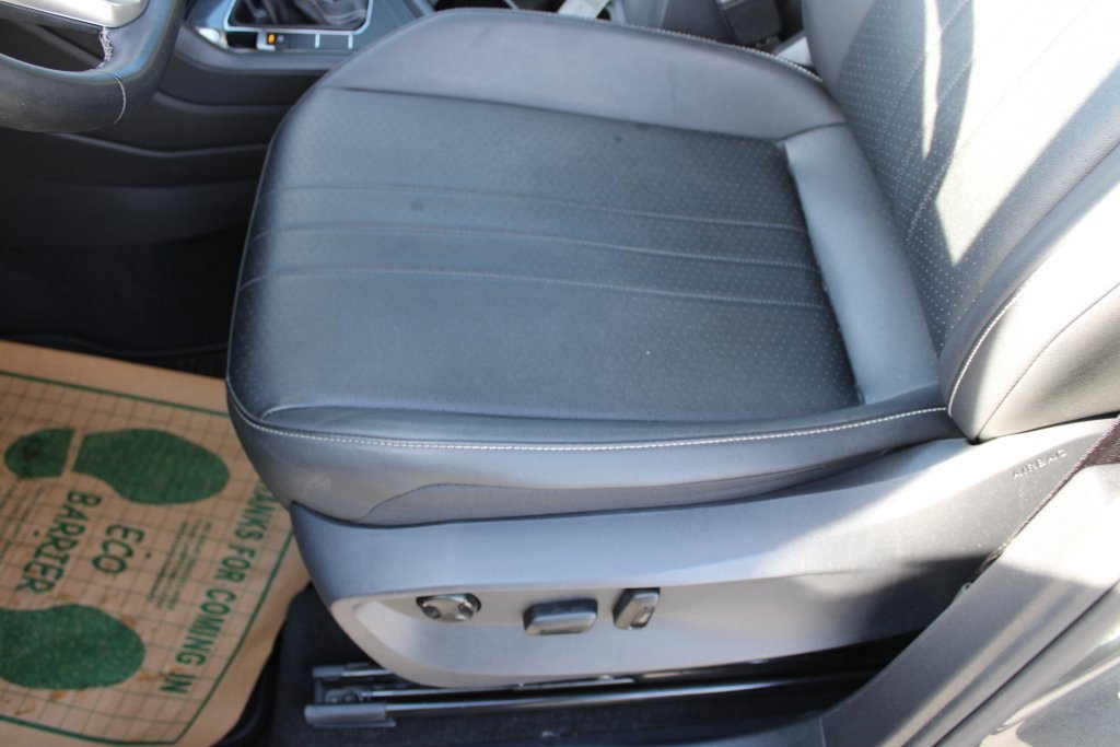 Used 2023 Volkswagen Tiguan SE image 24