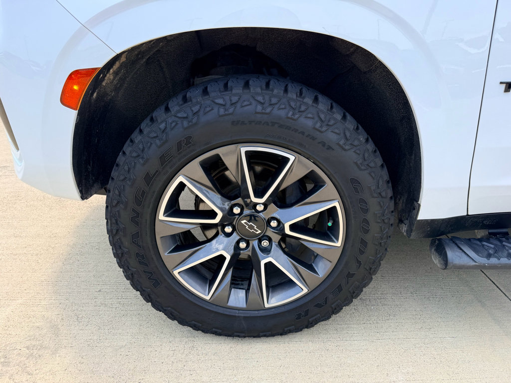 Used 2022 Chevrolet Tahoe Z71 w/ Z71 Off-Road Package AWD/4WD image 30