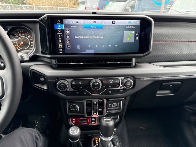 Used 2025 Jeep Wrangler Unlimited Rubicon w/ Technology Group image 22