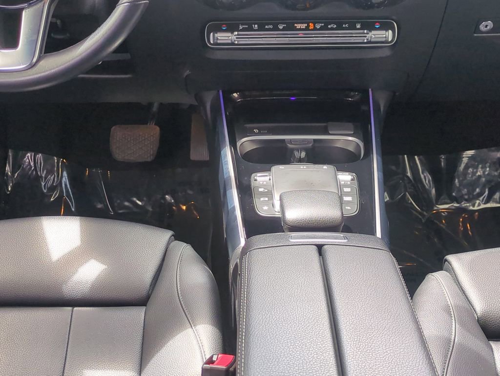 Used 2023 Mercedes-Benz EQB 300 4MATIC image 21