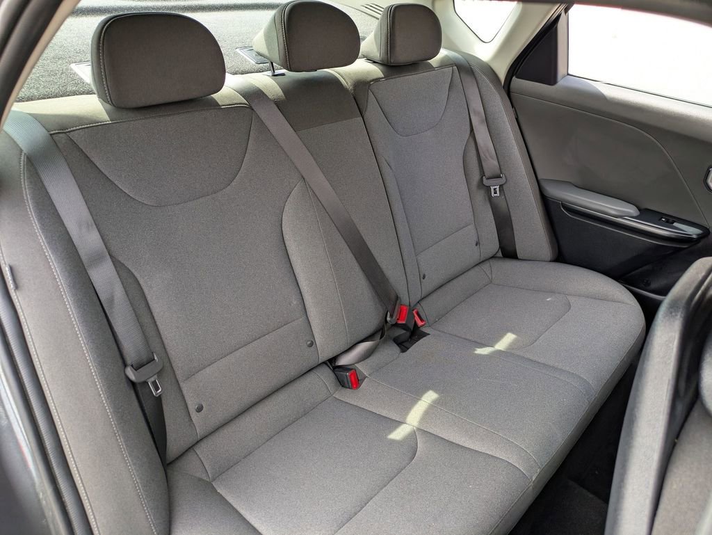 Used 2025 Kia K4 LXS image 27