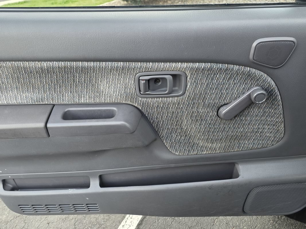 Used 1998 Nissan Frontier XE AWD/4WD image 9