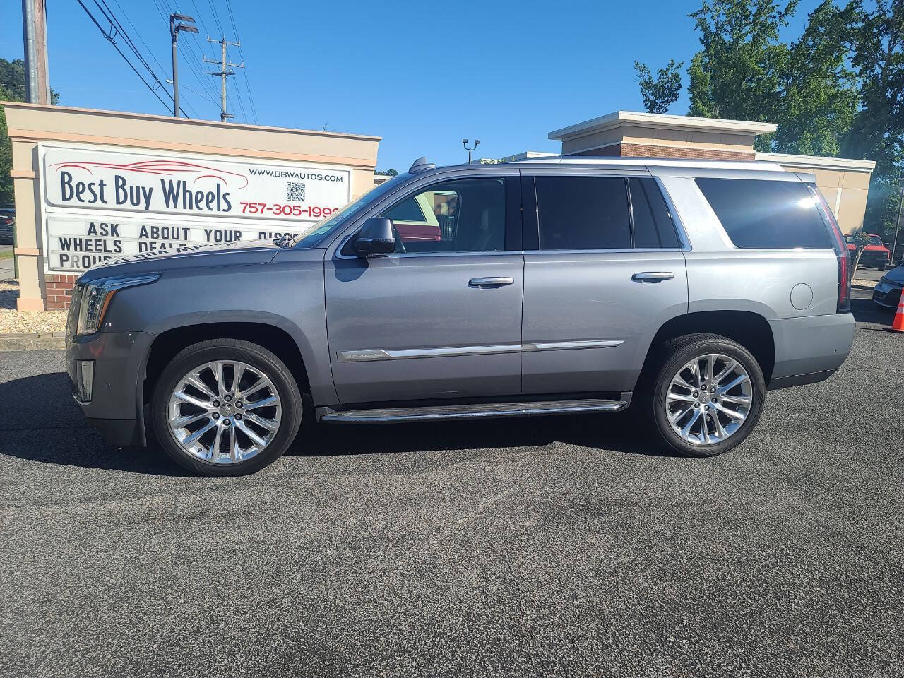 Used 2019 Cadillac Escalade Luxury AWD/4WD image 4