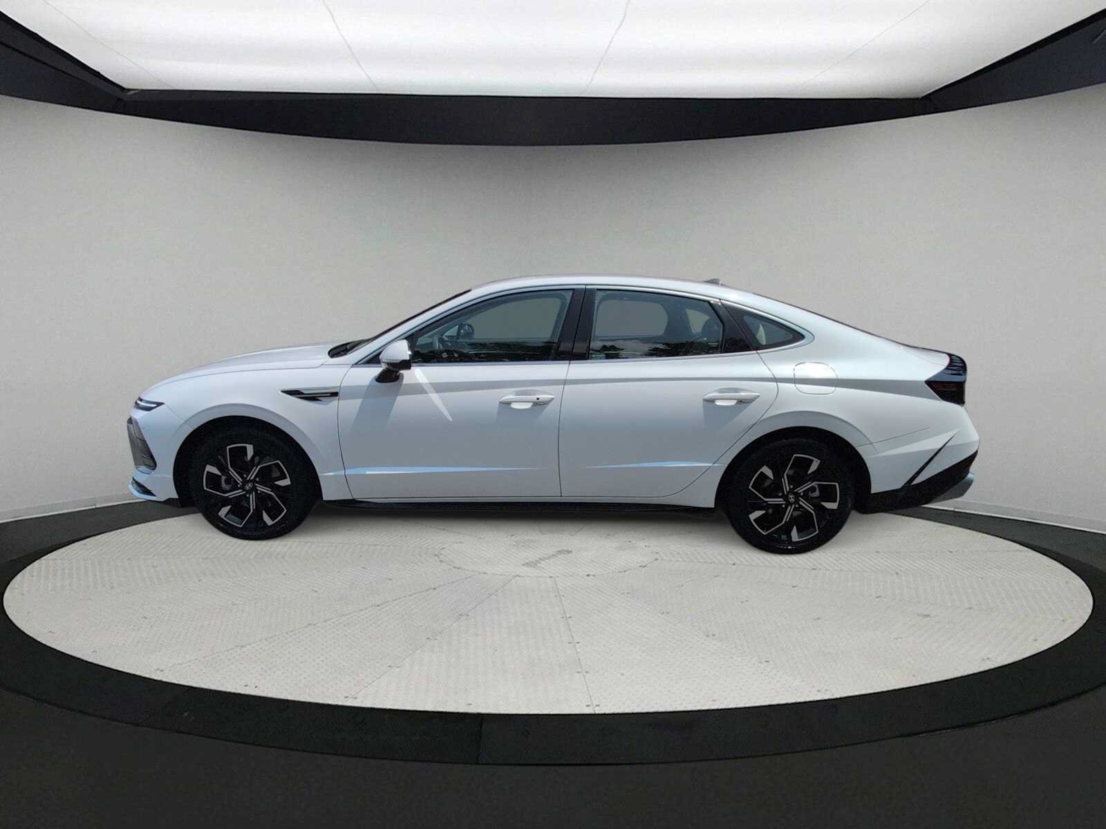 Used 2025 Hyundai Sonata SEL FWD image 5
