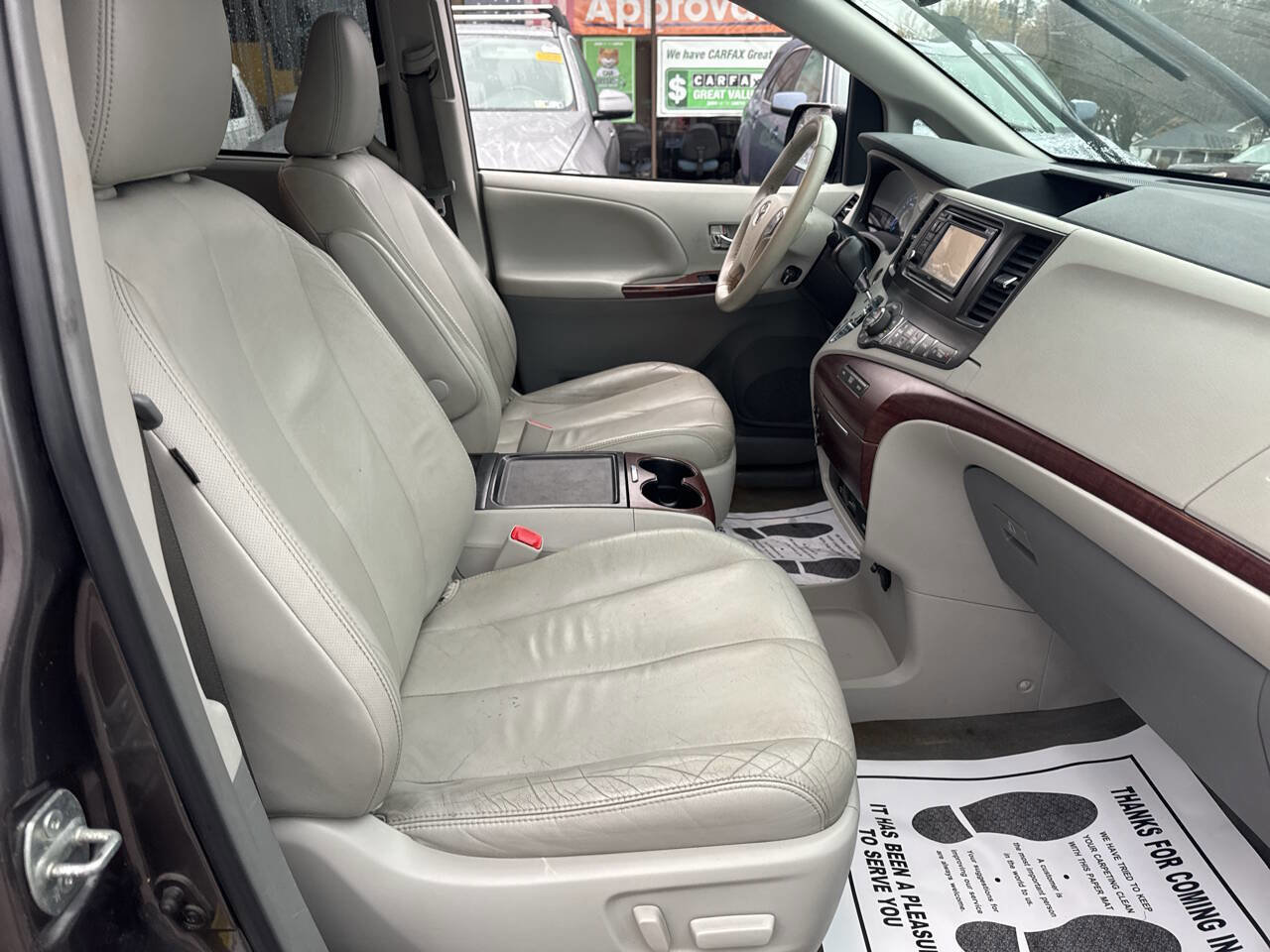 Used 2012 Toyota Sienna XLE image 17