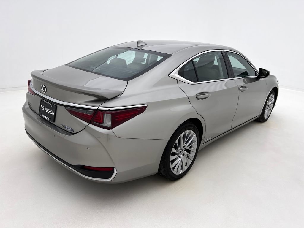 Used 2021 Lexus ES 300h w/ Accessory Package 2 image 7
