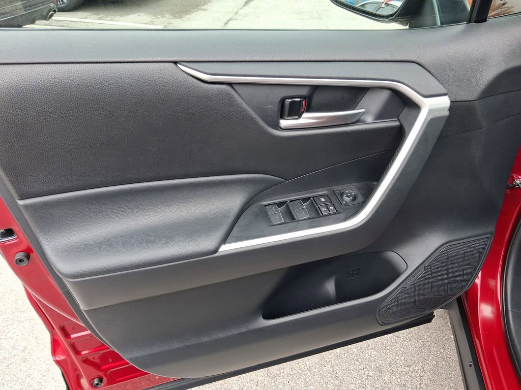 Used 2024 Toyota RAV4 XLE w/ Convenience Package image 15