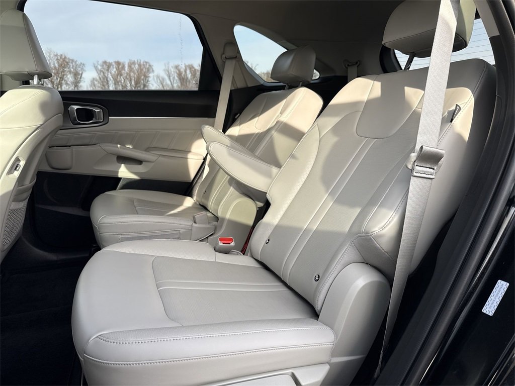 Used 2025 Kia Sorento SX image 25