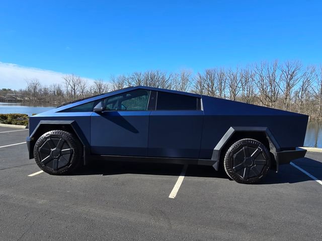 Used 2025 Tesla Cybertruck AWD Crew Cab image 11