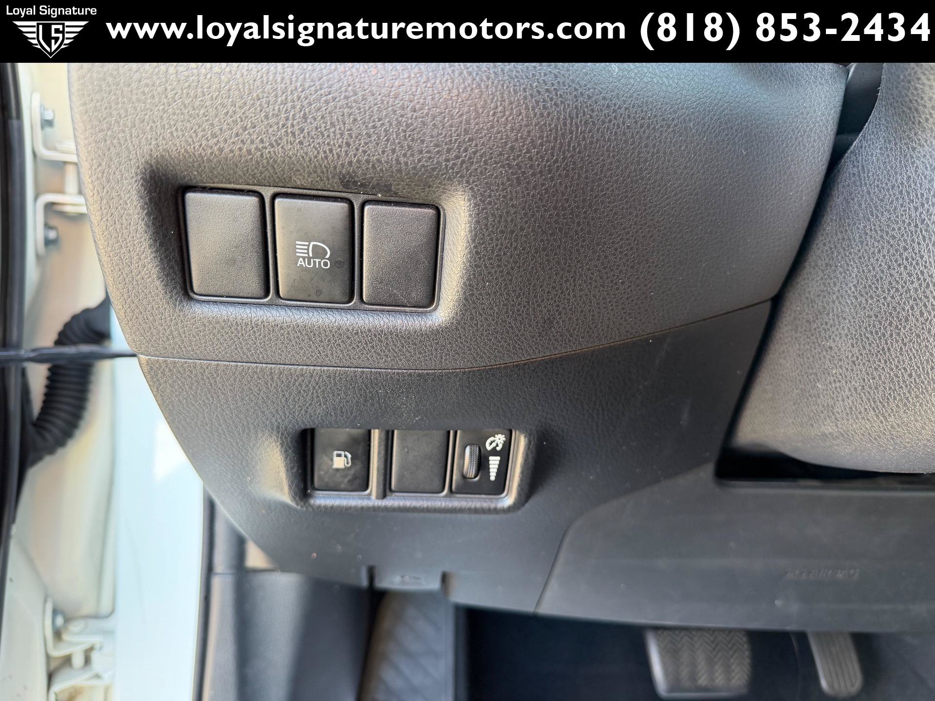 Used 2018 Toyota C-HR XLE FWD image 16